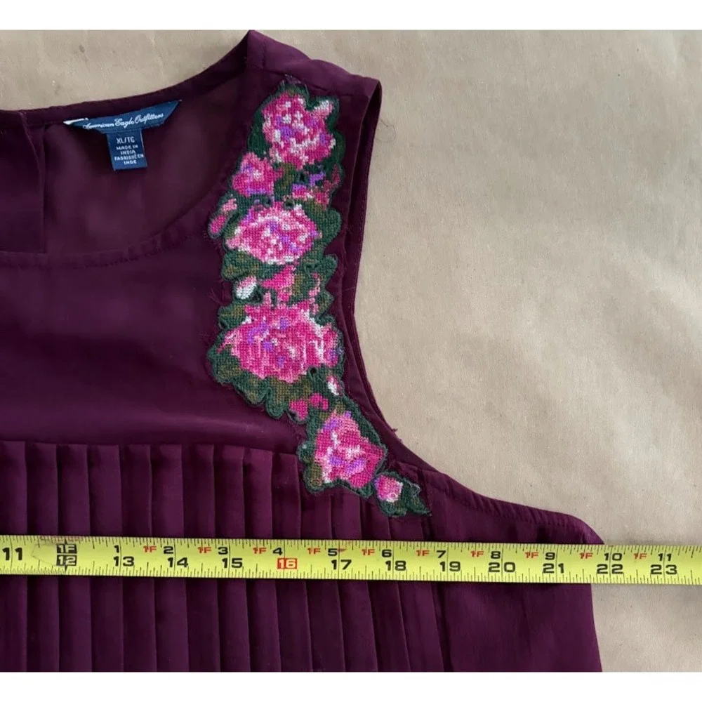 American Eagle Plum Floral Embroidered Pleated Sleeveless Top XL Feminine Boho - Picture 7 of 8
